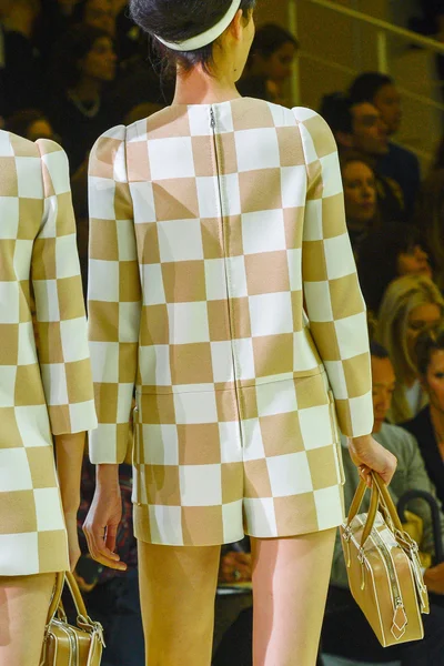 Look 32